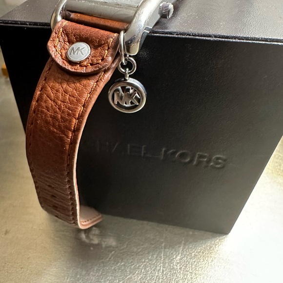 MICHAEL KORS WATCH - Picture 2 of 4